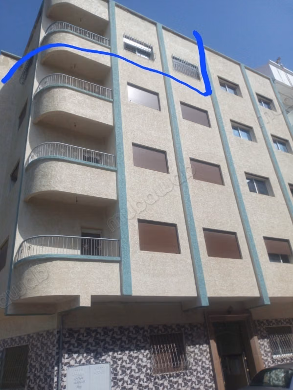 Superbe appartement à vendre à Kouilma. 
2 chambres agréables. 
Porte blindée, sécurité
