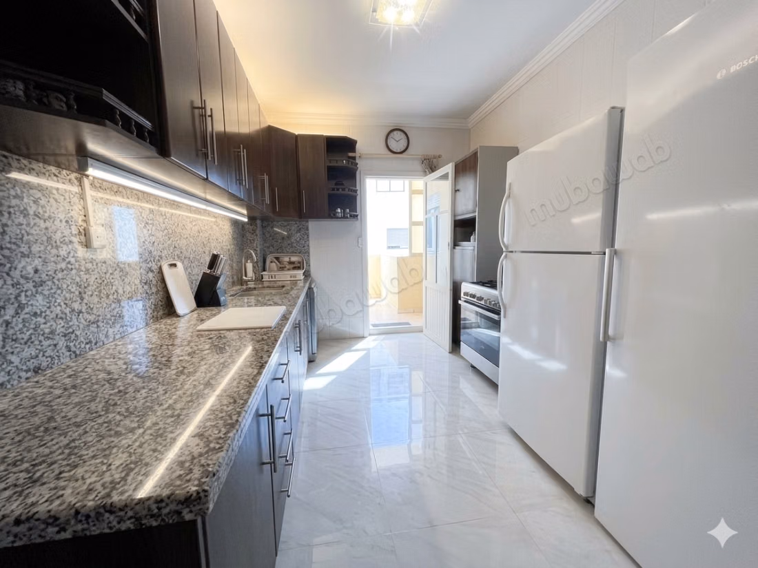 Vente d'un bel appartement à Les Hôpitaux. 1 Pièce. Salon traditionnel marocain, résidence sécurisée