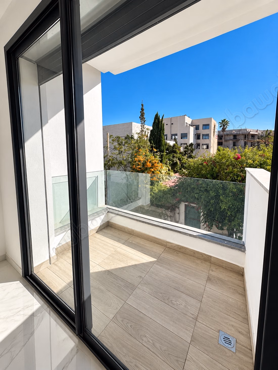 Studio lumineux de 47 m² à louer à Oasis – Plein sud, sans vis à vis, parking