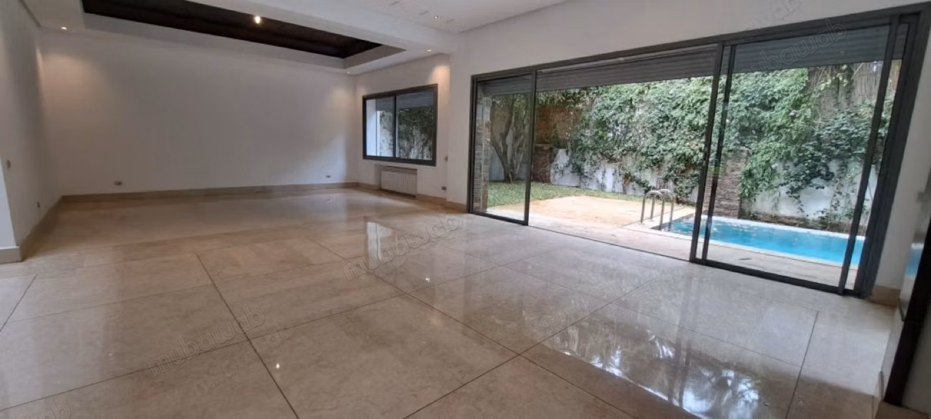 Superbe villa à louer à Ain Diab. 4 chambres. Belle terrasse et jardin