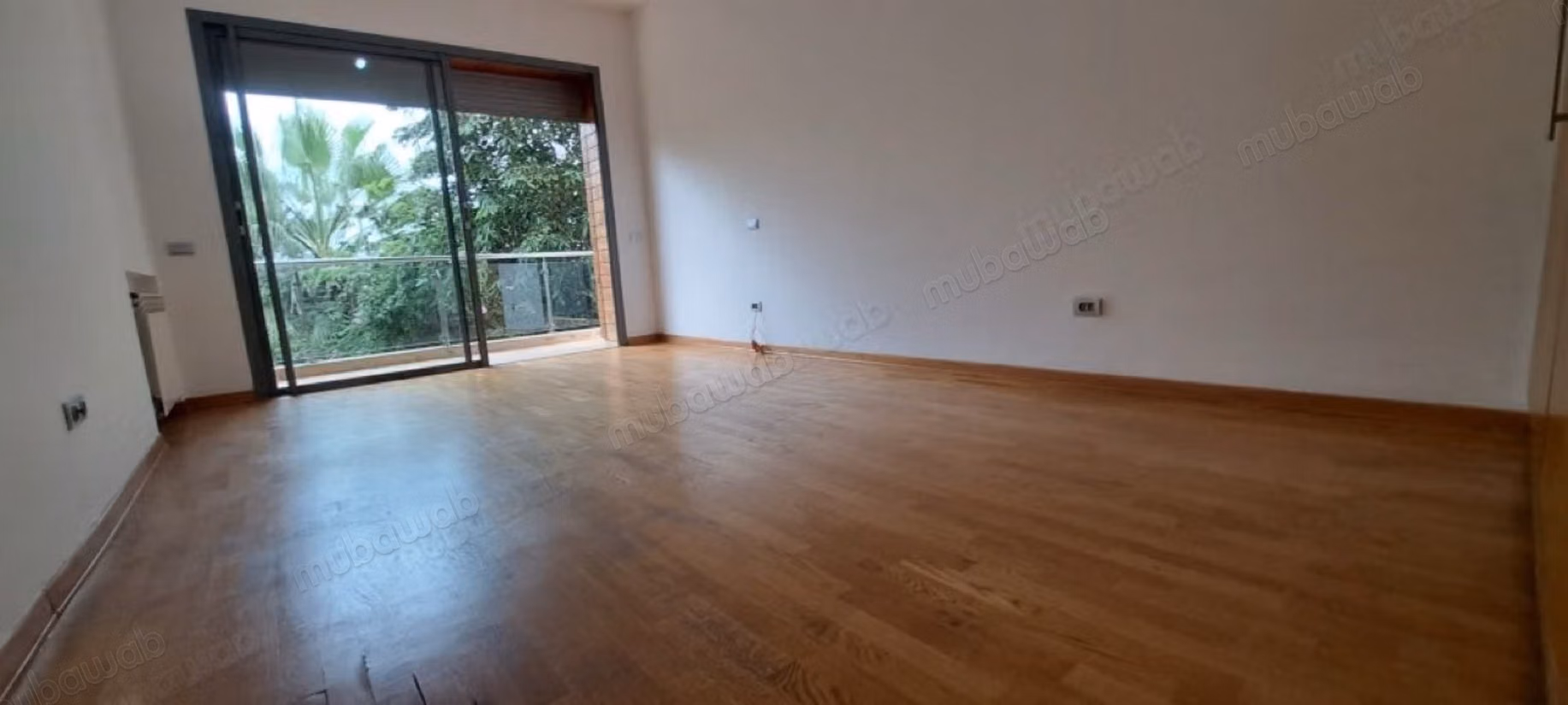 Superbe villa à louer à Ain Diab. 4 chambres. Belle terrasse et jardin