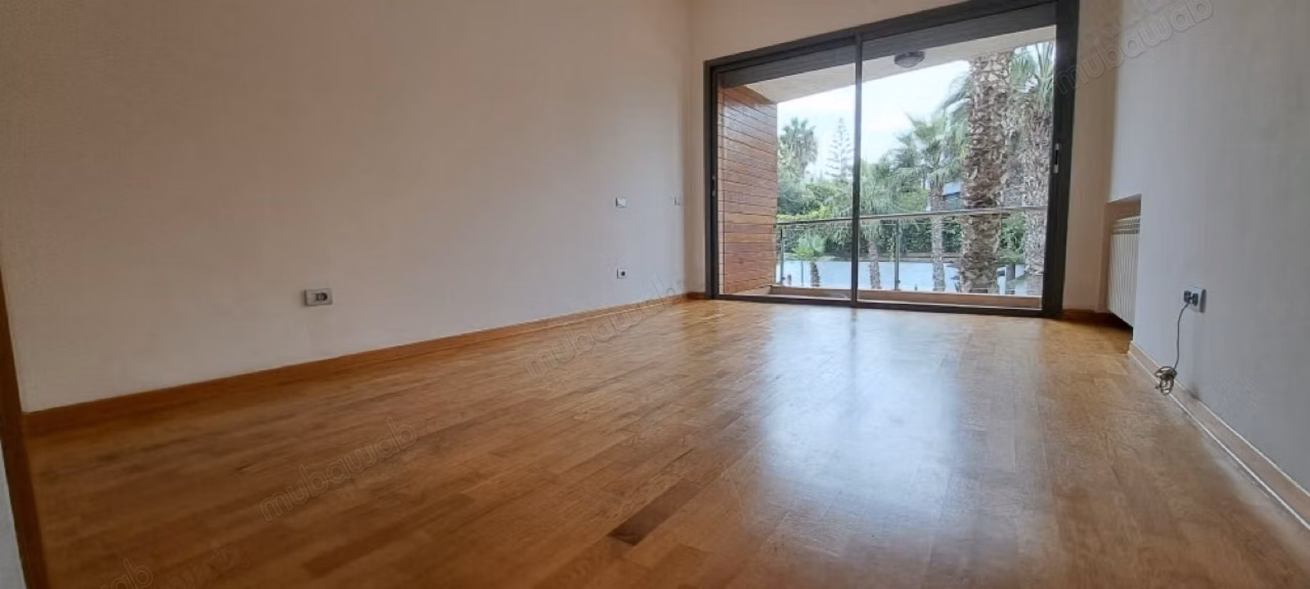 Superbe villa à louer à Ain Diab. 4 chambres. Belle terrasse et jardin