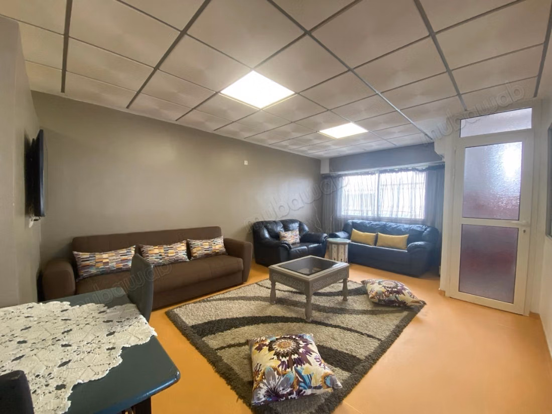 Appartements à louer en Centre. 4 pièces confortables. Résidence avec concierge, climatisation générale