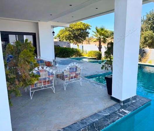 Villa di alto standing in affitto nel Quartiere delle Ambasciate. Superficie totale 1000 m². Arredata