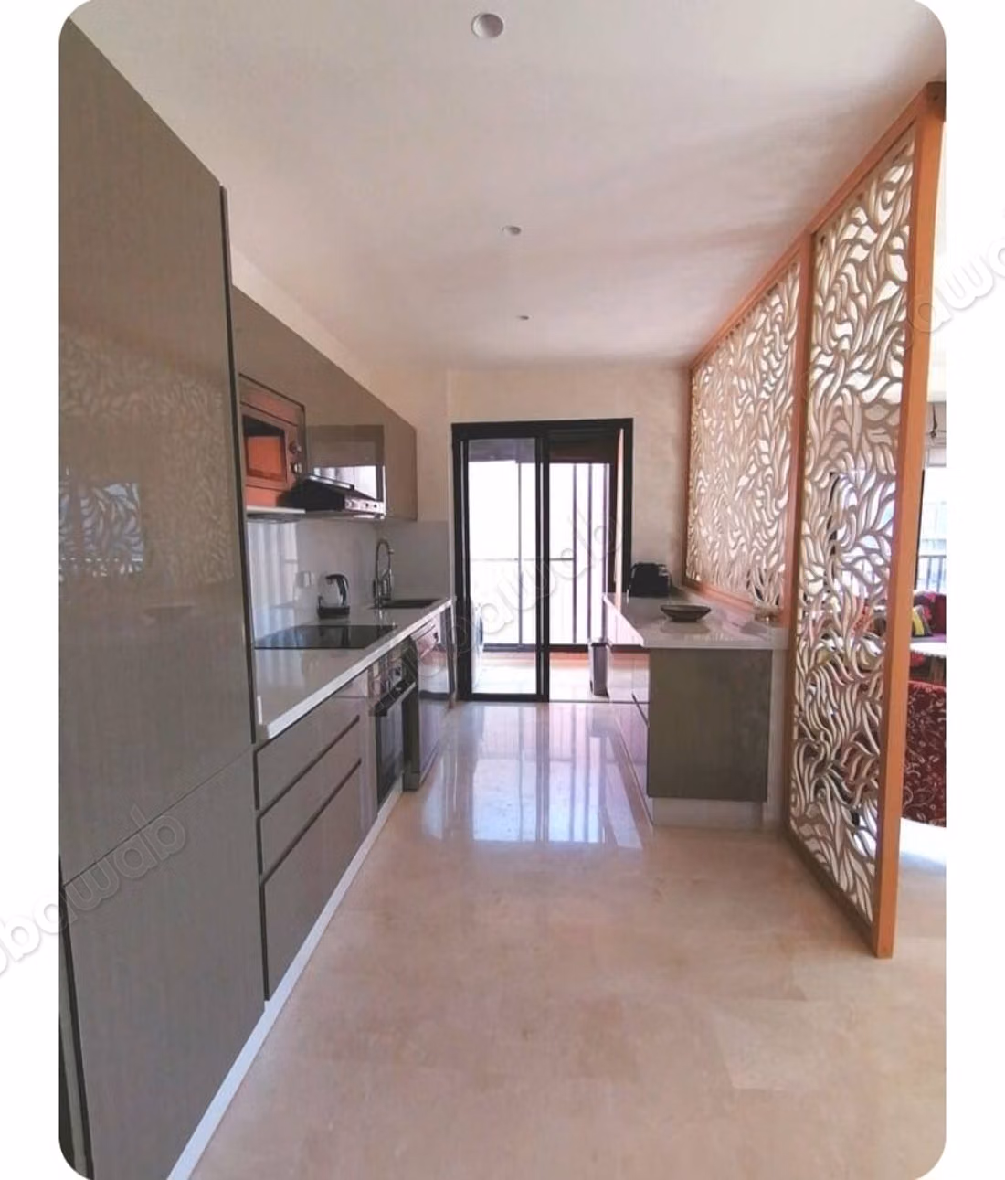 Superbe appartement à vendre à Route de Tahanaout.
Surface de 91 m².
Bien meublé