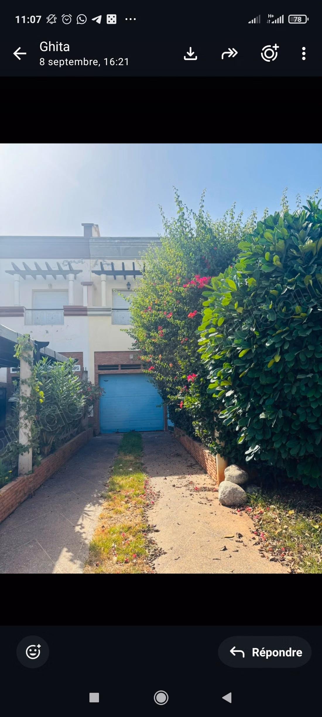 Magnifique villa à vendre à Californie.
Surface de 400 m².
Meublé