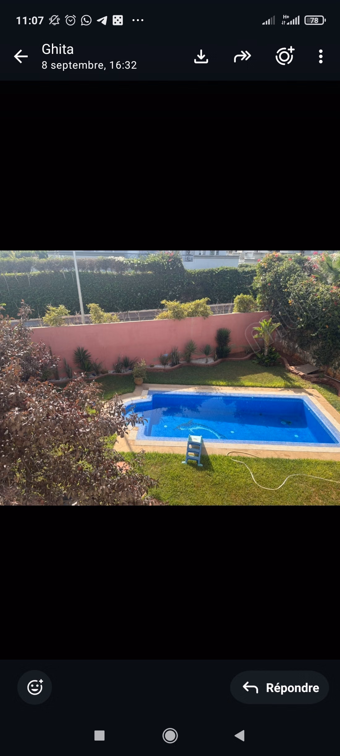 Magnifique villa à vendre à Californie.
Surface de 400 m².
Meublé