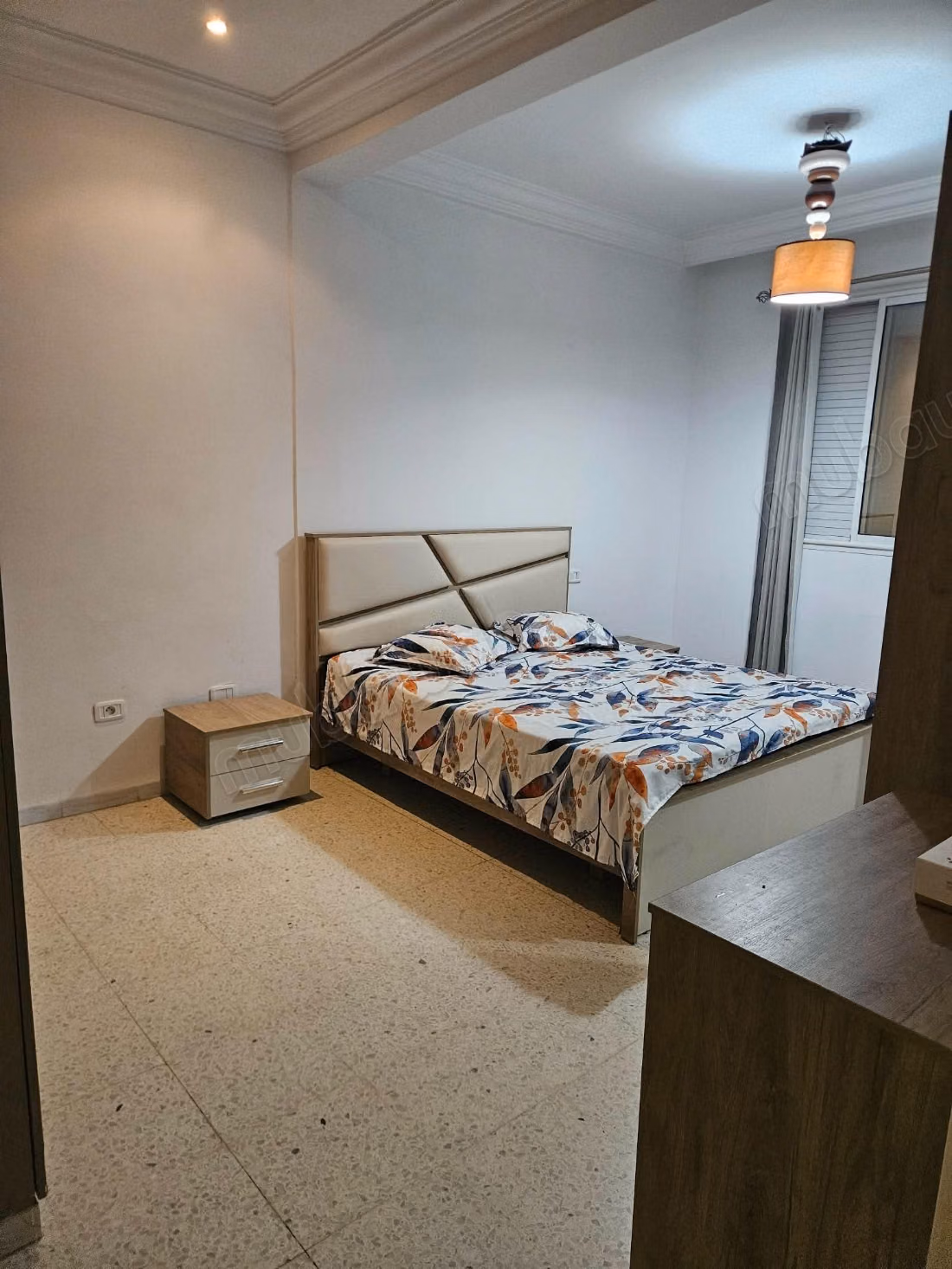 Superbe maison à vendre à Ariana Centre. Surface totale 230 m². Places de parking et terrasse