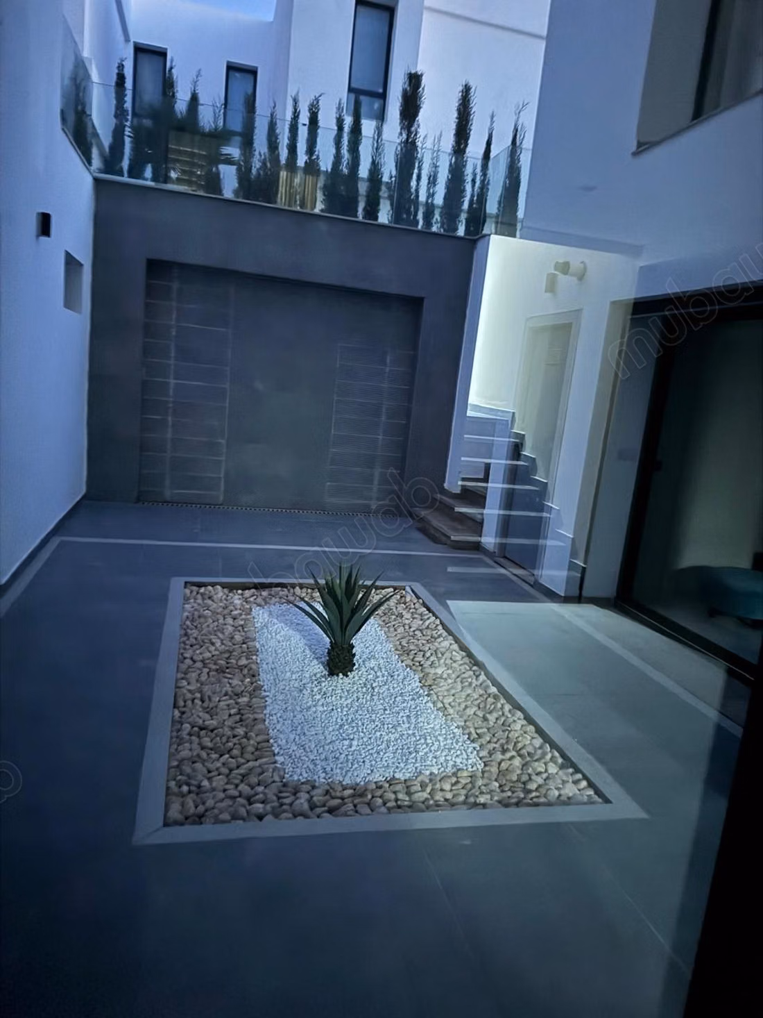 Prachtige villa te huur in Ville Verte. 7 kamers. Goed gemeubileerd