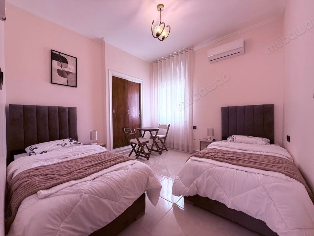 Appartements à louer à Route ain Chkaf. 
2 chambres. 
Concierge et climatisation
