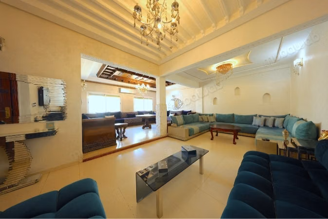 Appartement de vacances à louer à Saada. 
Surface de 108 m². 
Salon Marocain et antenne parabolique