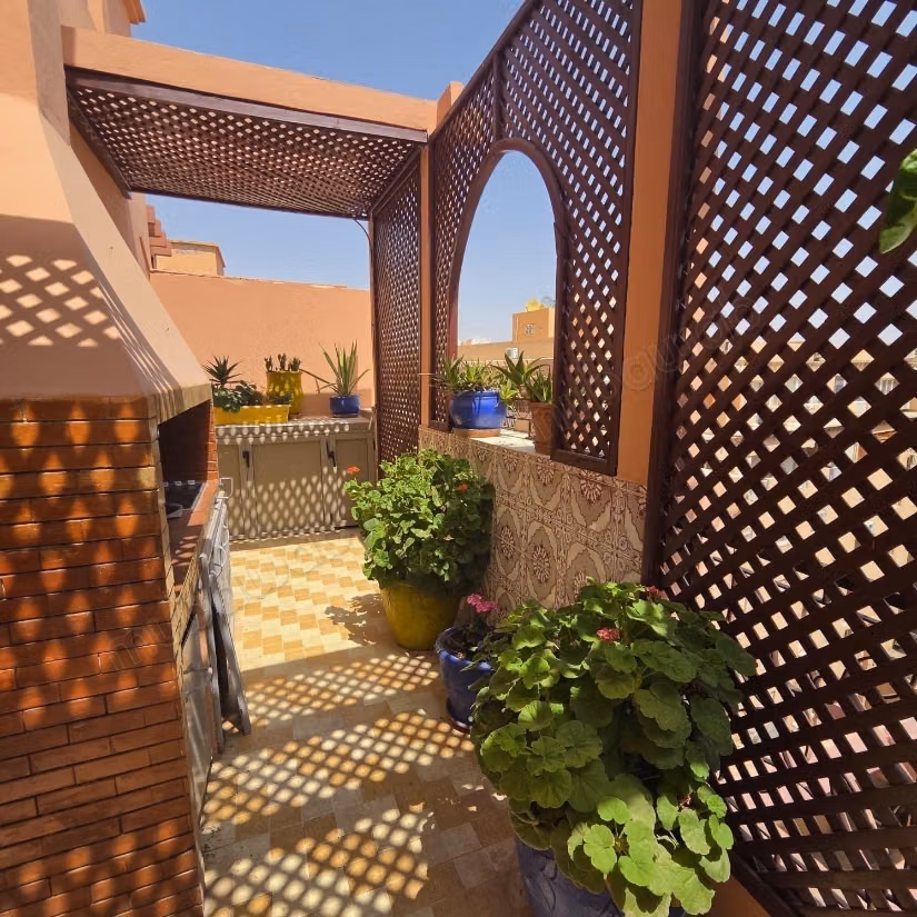 Oportunidad de adquirir un acogedor apartamento T4 amueblado con doble terraza y aparcamiento