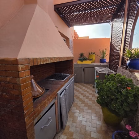 Oportunidad de adquirir un acogedor apartamento T4 amueblado con doble terraza y aparcamiento
