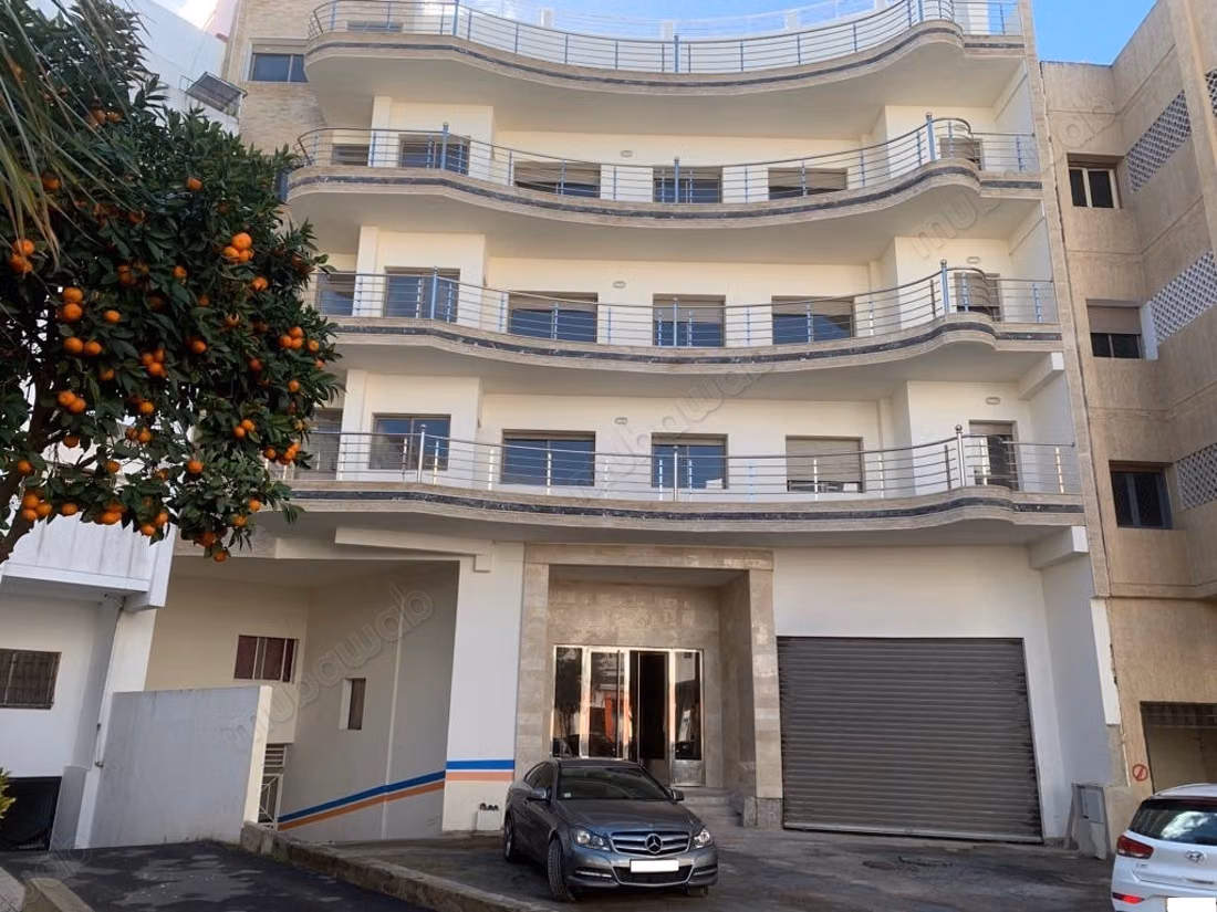 Local Commercial de 2100 m2 à Vendre 
Bas Agdal