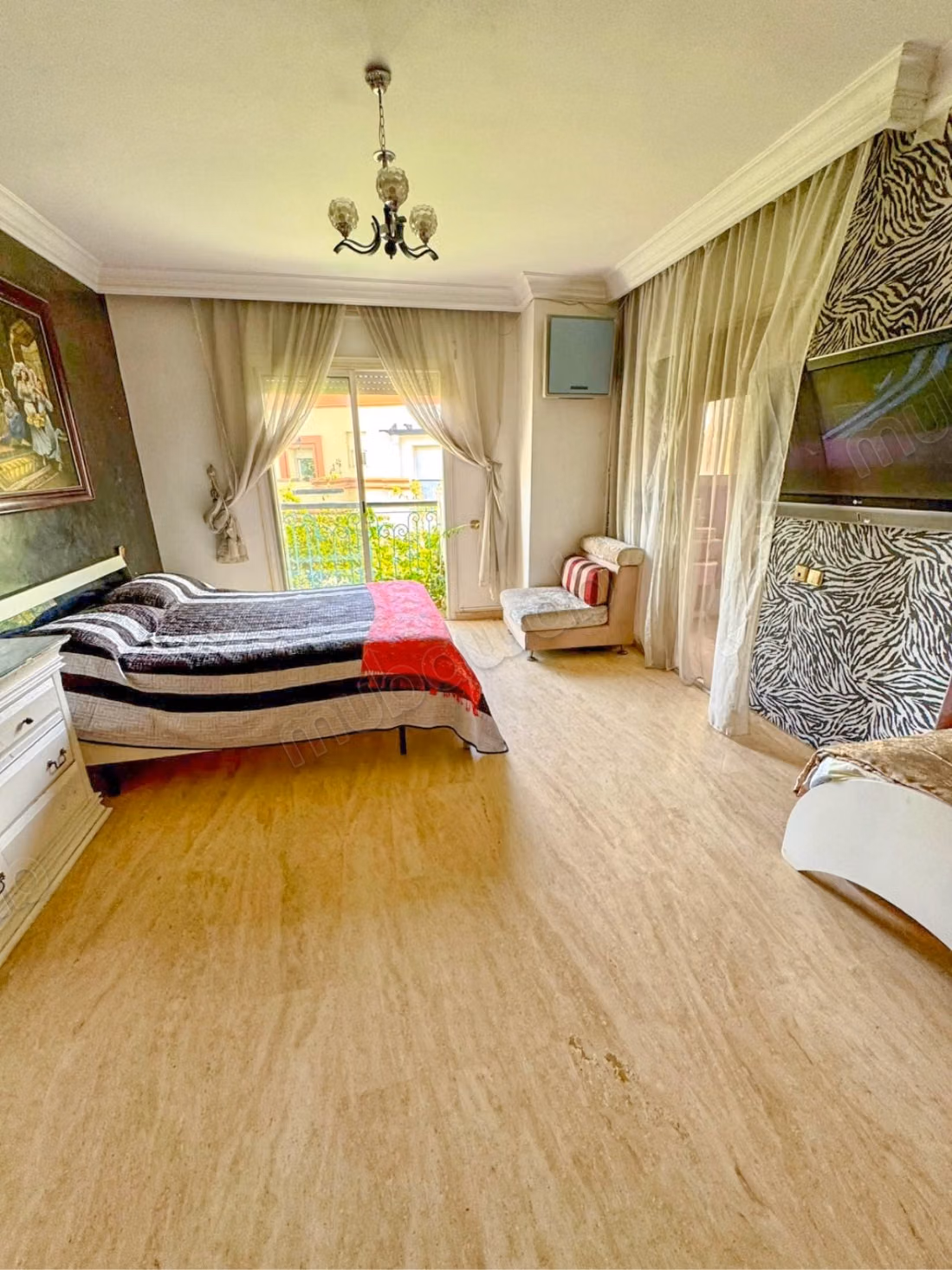 Villa de luxe à vendre à Californie. 4 chambres. Salon traditionnel marocain, résidence sécurisée