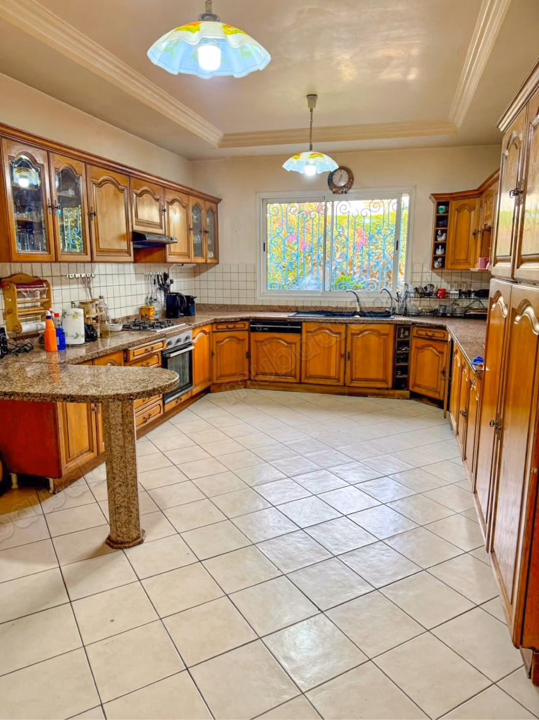 Villa de luxe à vendre à Californie. 4 chambres. Salon traditionnel marocain, résidence sécurisée