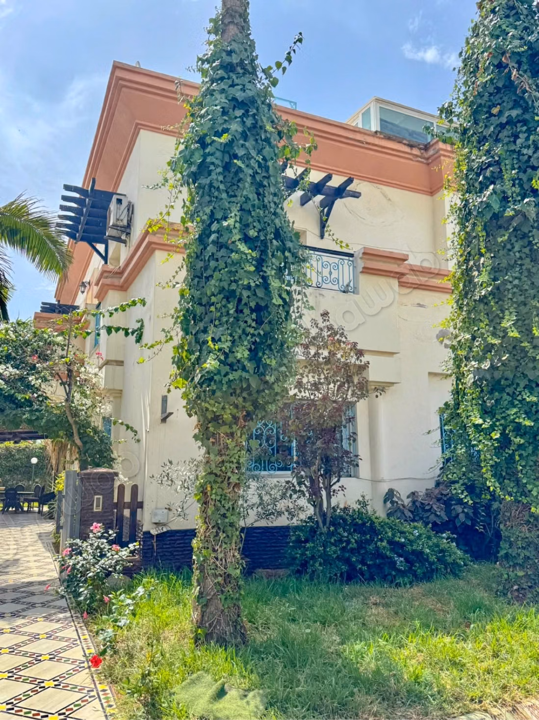 Villa de luxe à vendre à Californie. 4 chambres. Salon traditionnel marocain, résidence sécurisée
