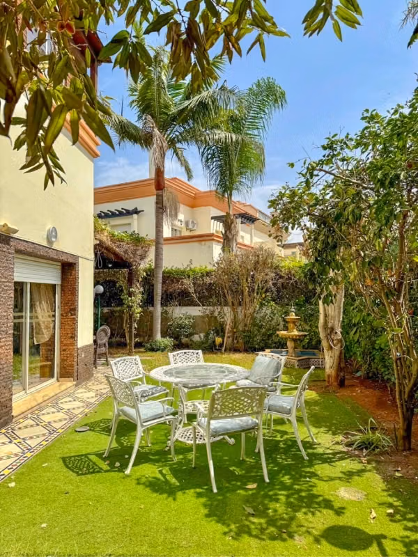 Villa de luxe à vendre à Californie. 4 chambres. Salon traditionnel marocain, résidence sécurisée
