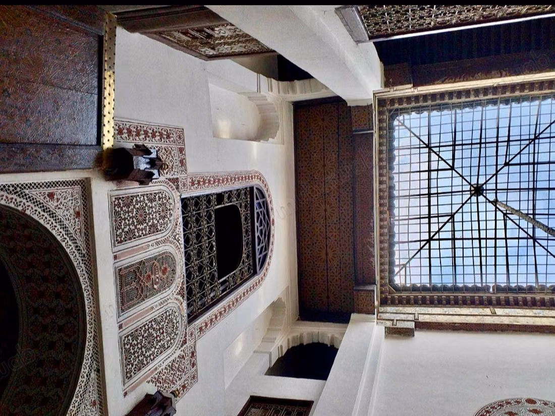 Encuentra tu riad para comprar en Talaa. 8 grandes habitaciones. Entorno tranquilo con vista a la montaña, puerta blindada