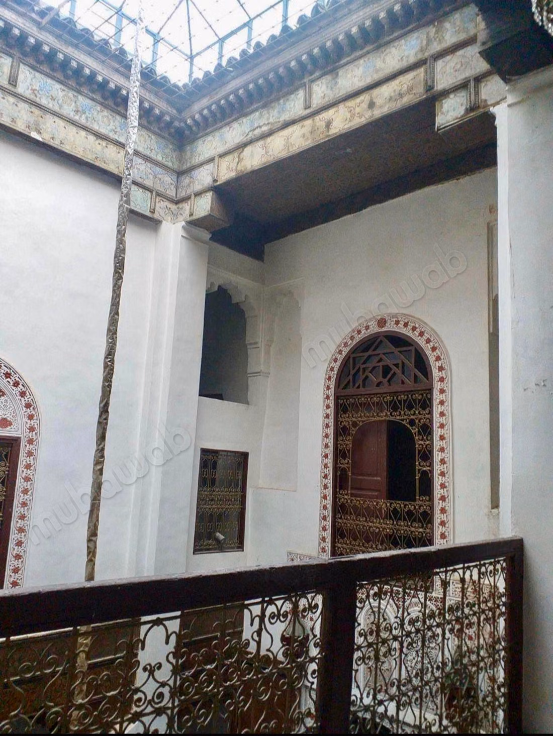 Encuentra tu riad para comprar en Talaa. 8 grandes habitaciones. Entorno tranquilo con vista a la montaña, puerta blindada