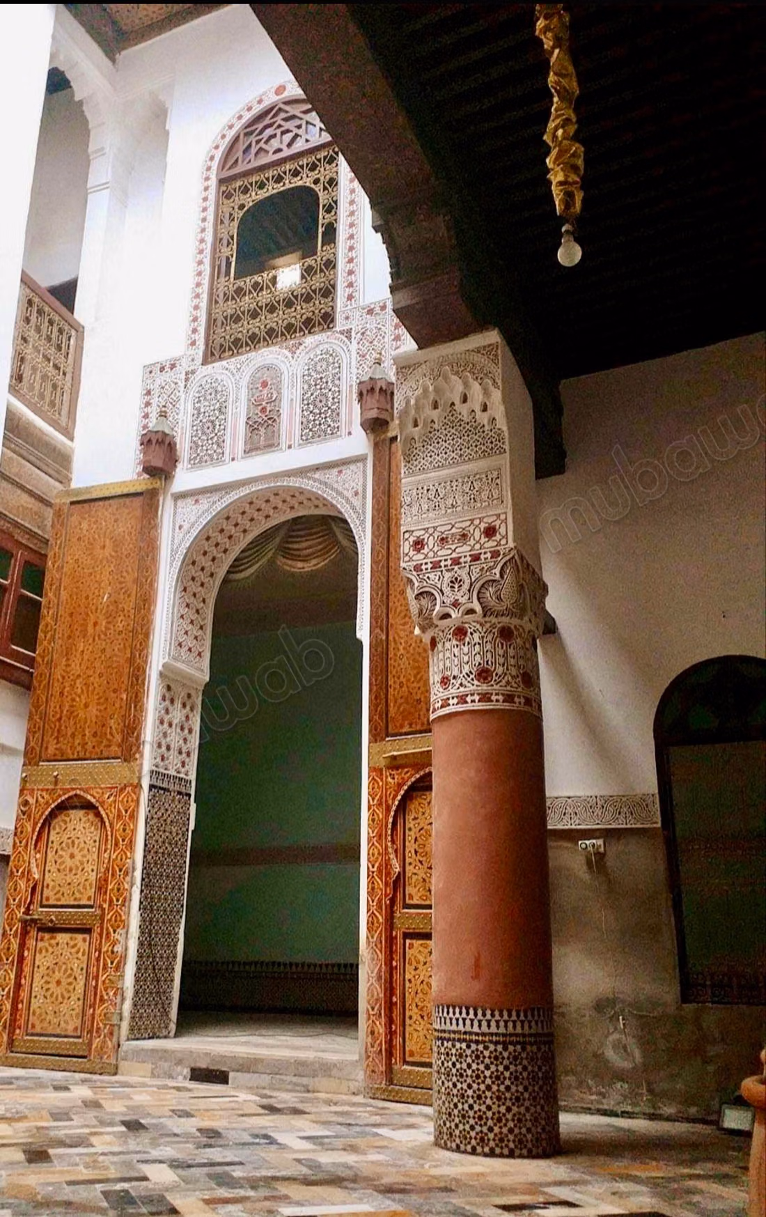 Encuentra tu riad para comprar en Talaa. 8 grandes habitaciones. Entorno tranquilo con vista a la montaña, puerta blindada