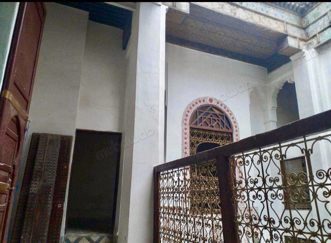 Encuentra tu riad para comprar en Talaa. 8 grandes habitaciones. Entorno tranquilo con vista a la montaña, puerta blindada