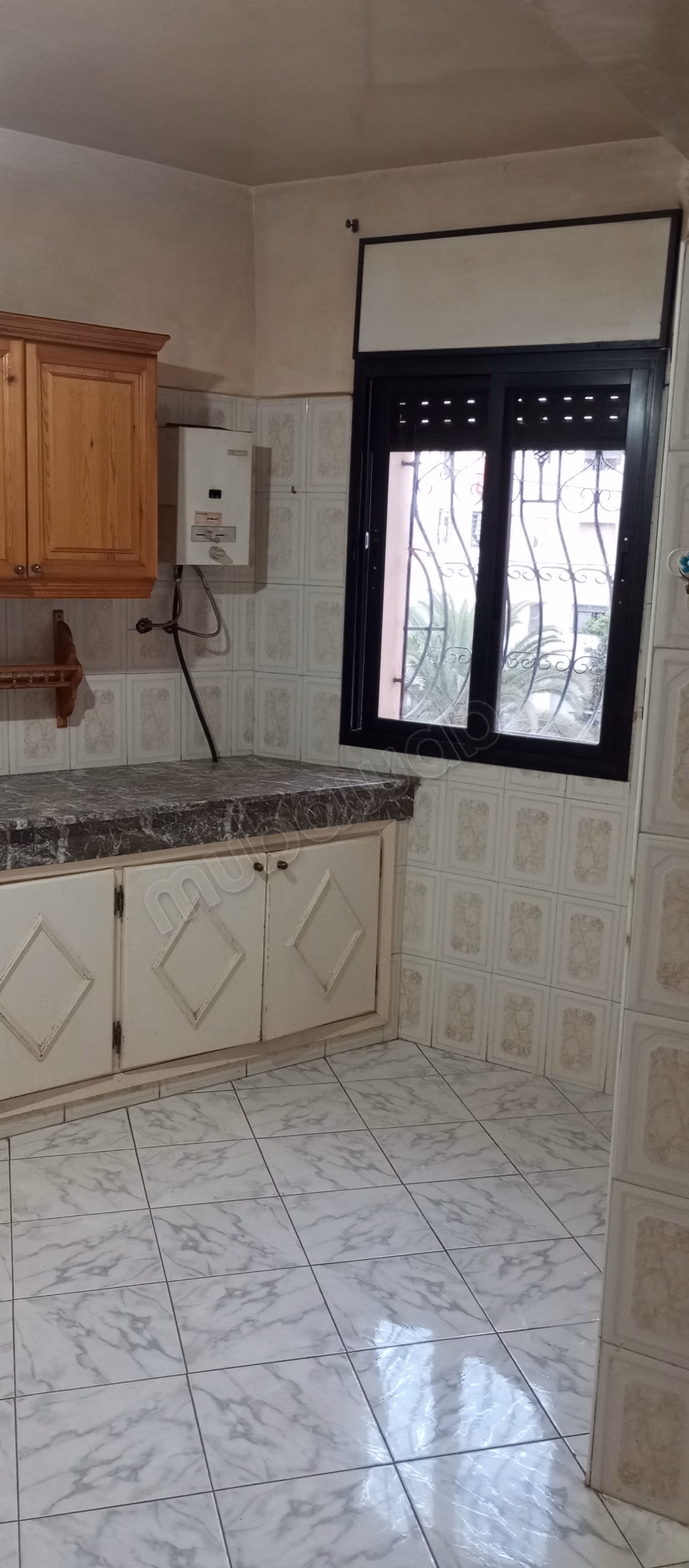 Superbe appartement à vendre à Maghreb Arabi. 
2 chambres. 
Salon traditionnel
