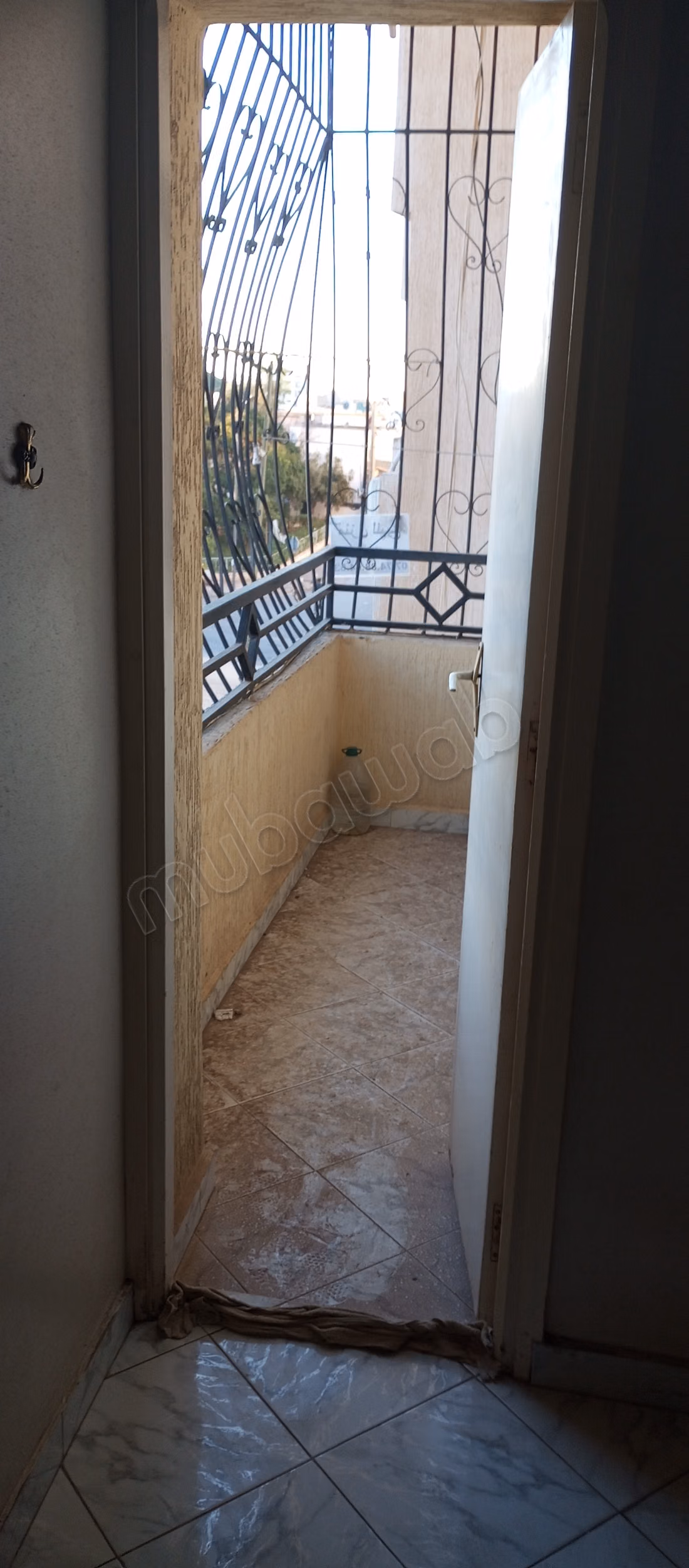 Superbe appartement à vendre à Maghreb Arabi. 
2 chambres. 
Salon traditionnel