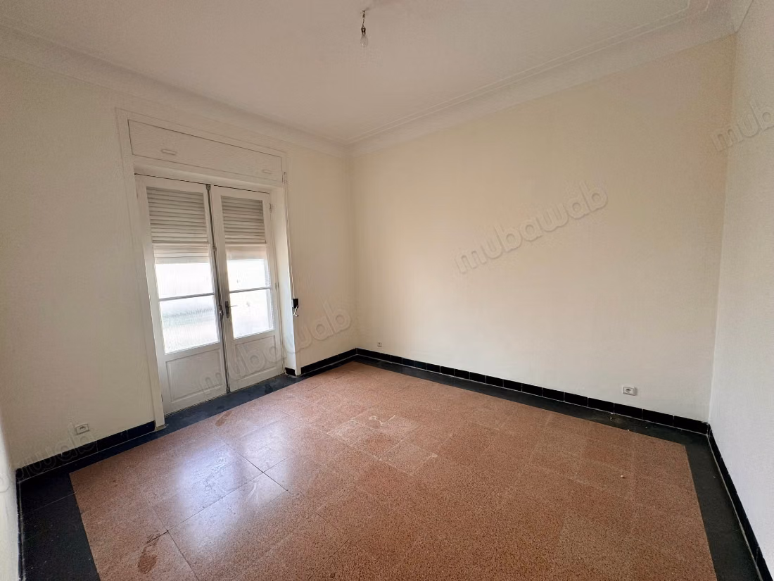 Grand appartement de deux chambres à louer