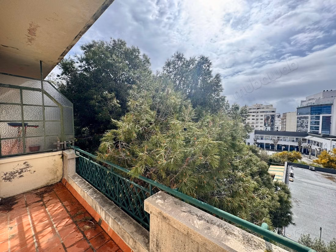 Grand appartement de deux chambres à louer