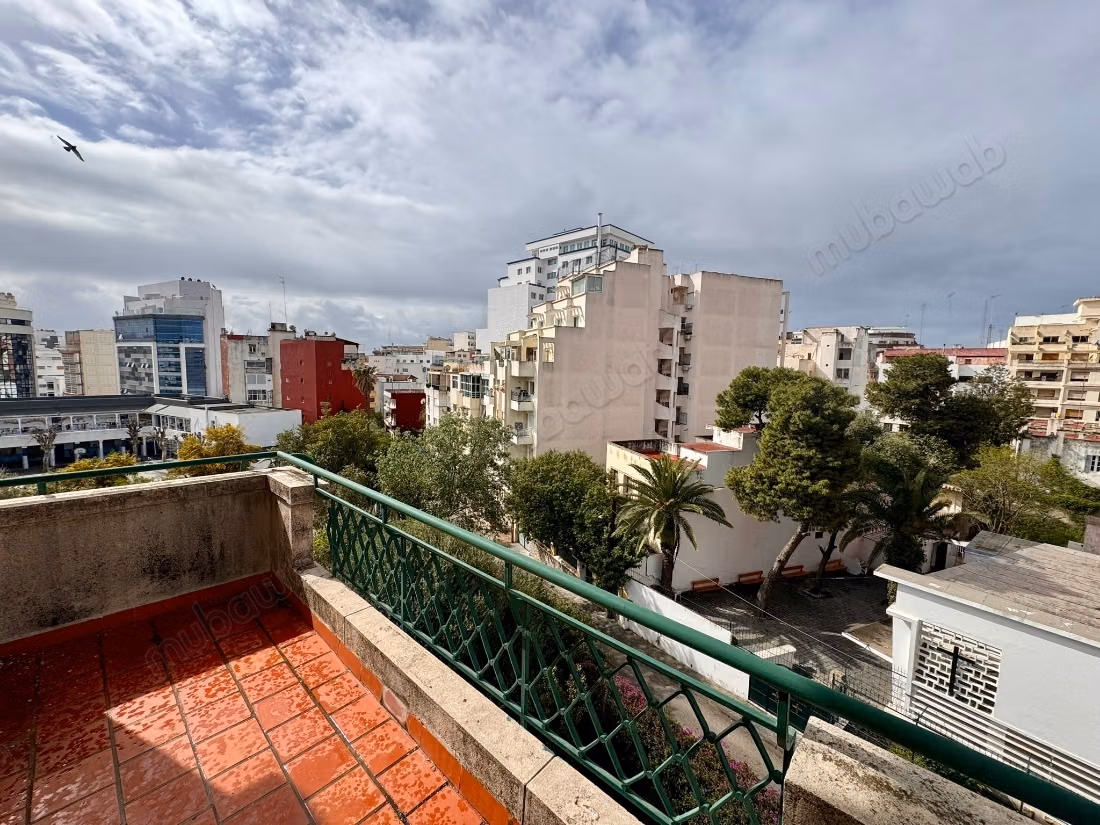 Grand appartement de deux chambres à louer