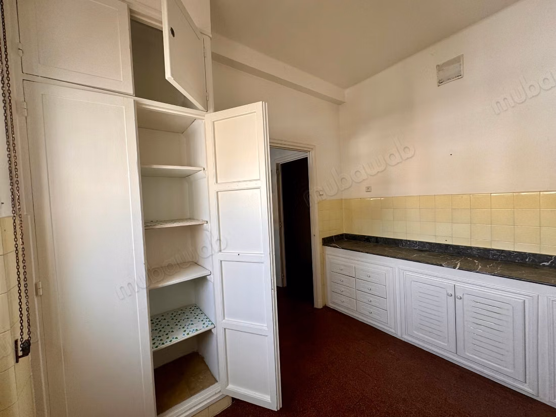 Grand appartement de deux chambres à louer