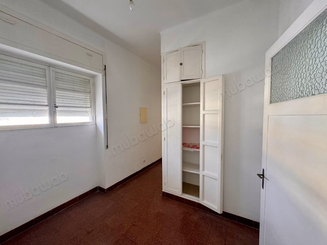 Grand appartement de deux chambres à louer