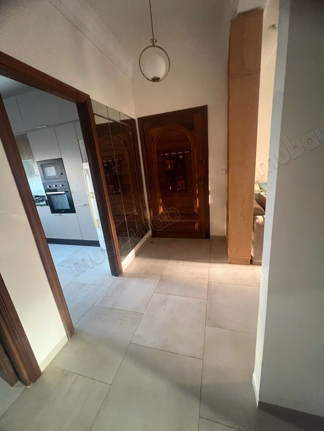 Très bel appartement en location à El Mansouria. 
2 chambres. 
Meublé