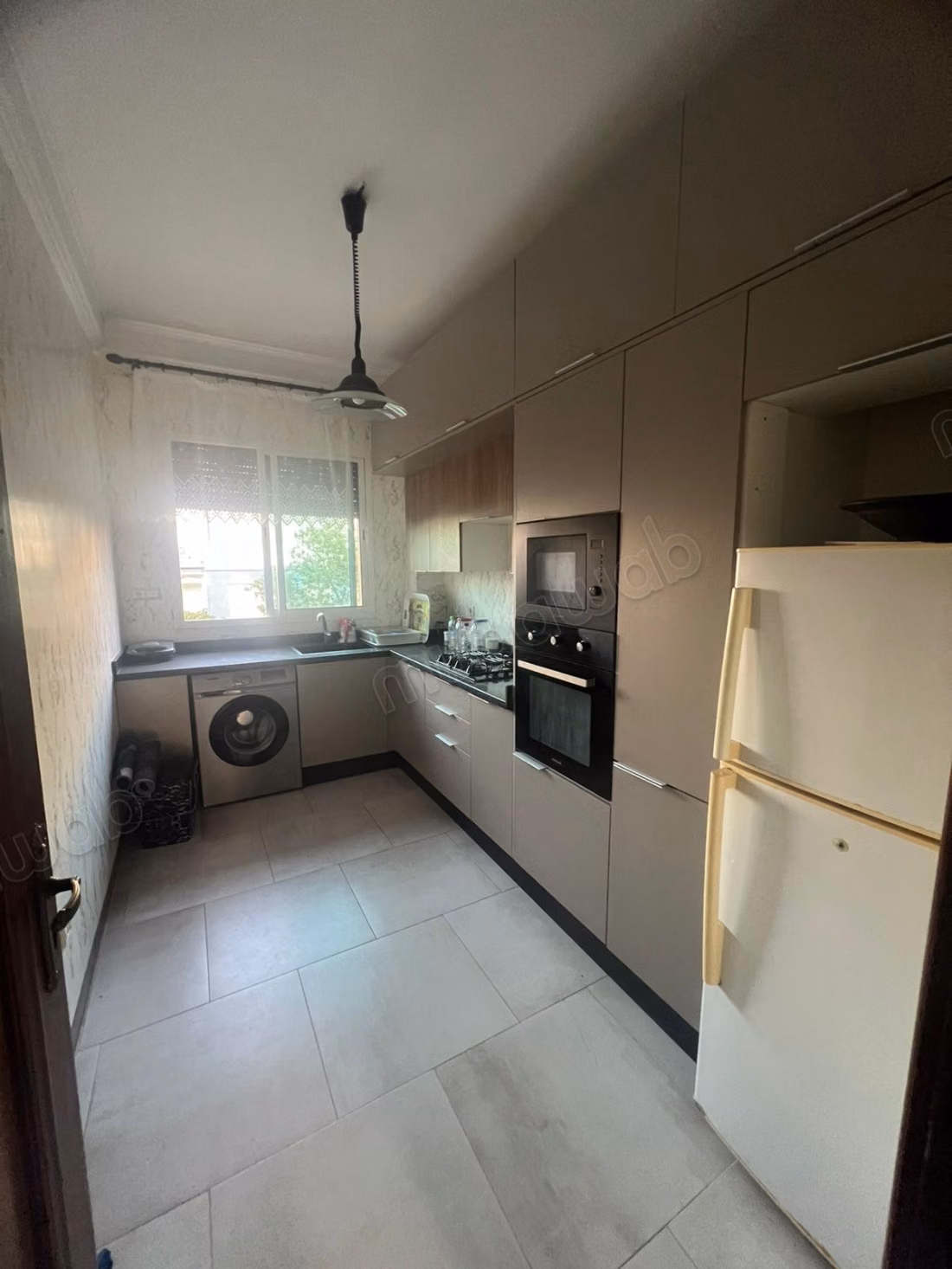 Très bel appartement en location à El Mansouria. 
2 chambres. 
Meublé