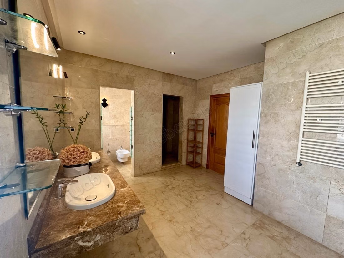 Villa de luxe à vendre. 
Superficie 800 m²