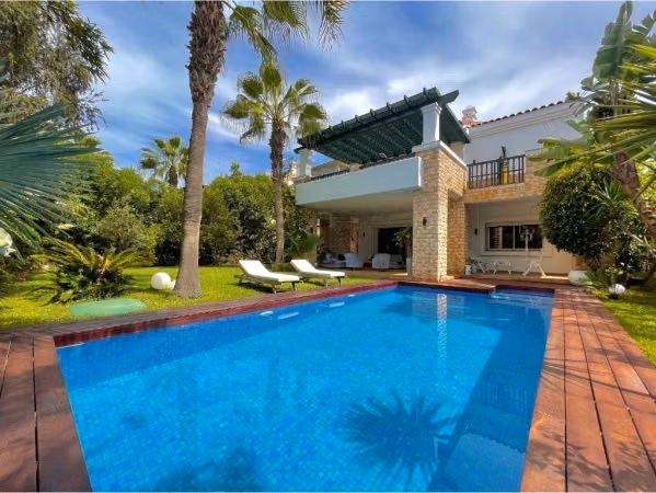 Villa de luxe à vendre. 
Superficie 800 m²