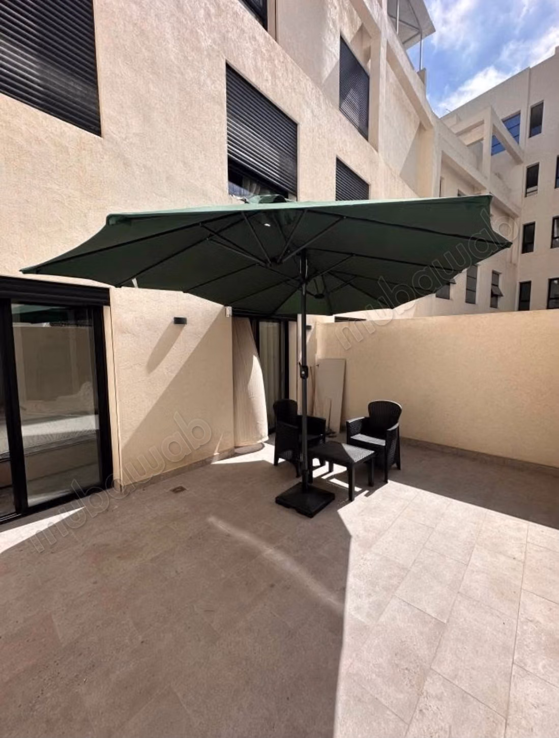 Studio haut standing meublé avec terrasse à 2 mars