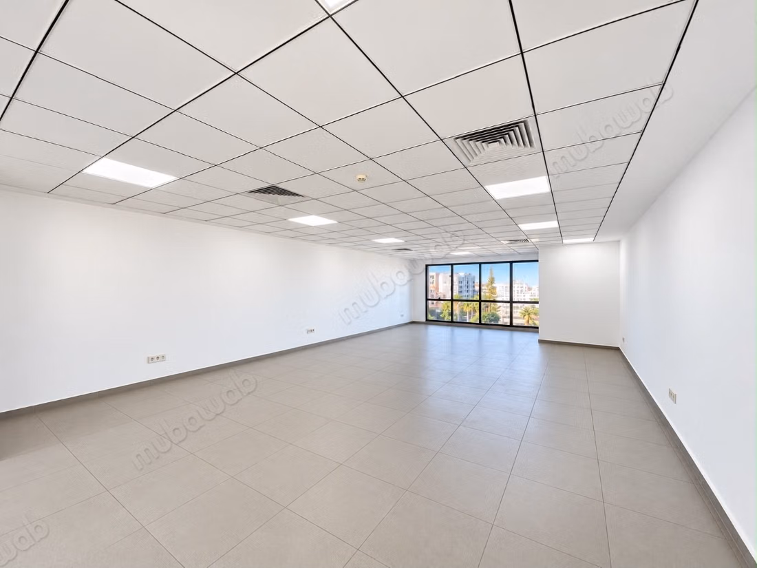 Plateau de bureau 101m 
bd omar al khiam 
anfa park