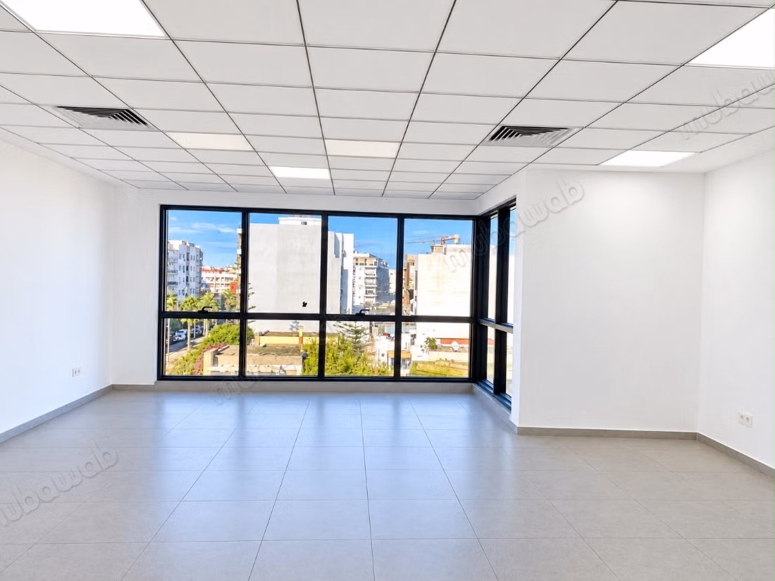 Plateau de bureau 101m 
bd omar al khiam 
anfa park