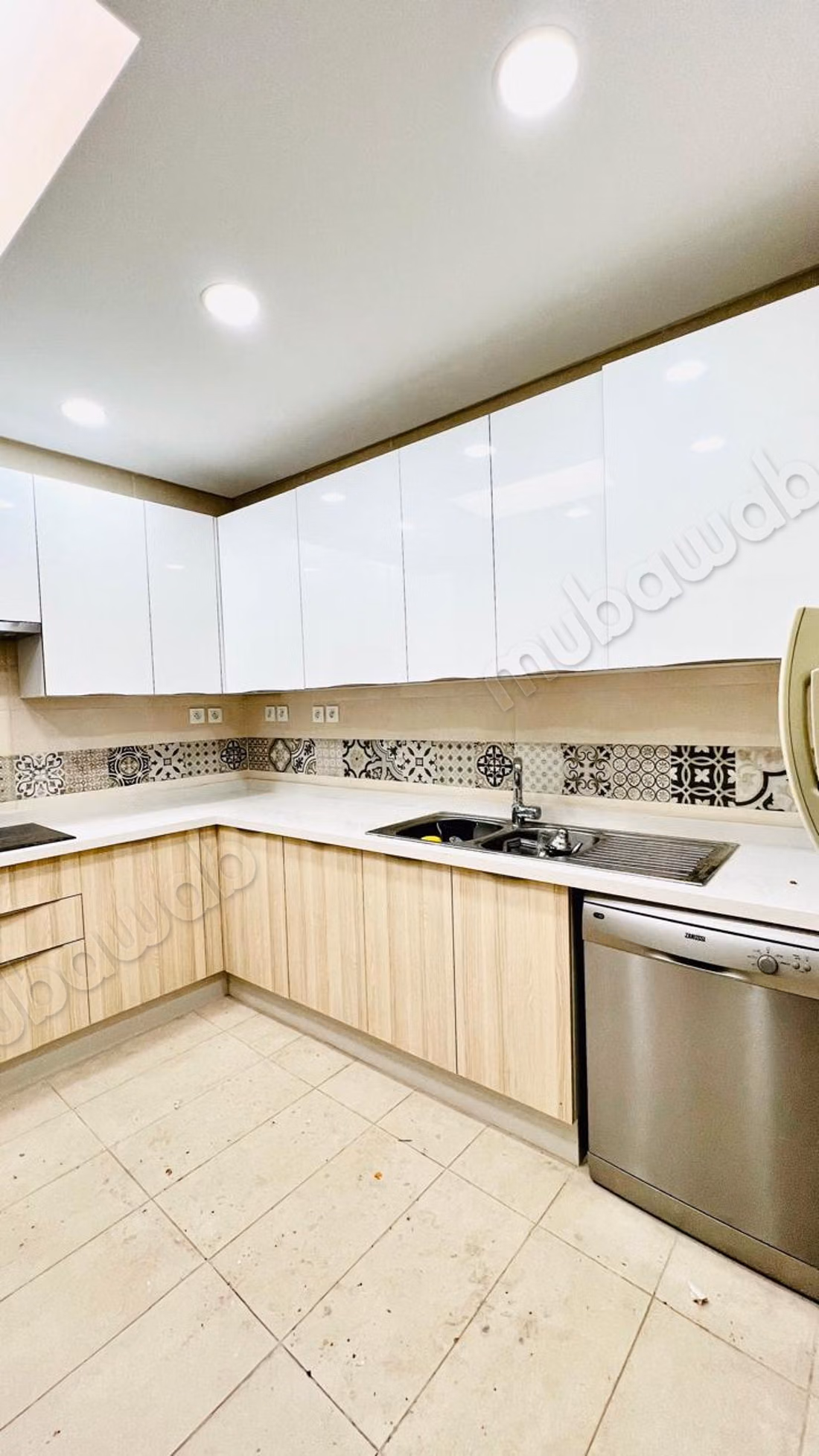 Hermoso apartamento en alquiler en Haut Agdal. 3 habitaciones grandes. Vista excepcional al mar, calefacción central