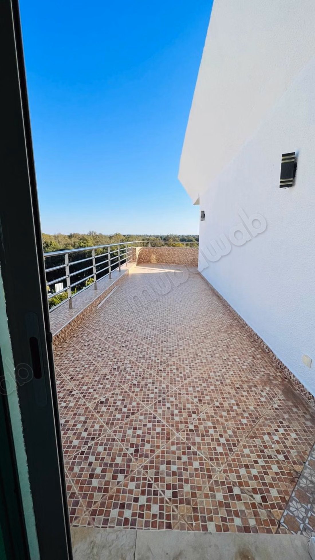Hermoso apartamento en alquiler en Haut Agdal. 3 habitaciones grandes. Vista excepcional al mar, calefacción central