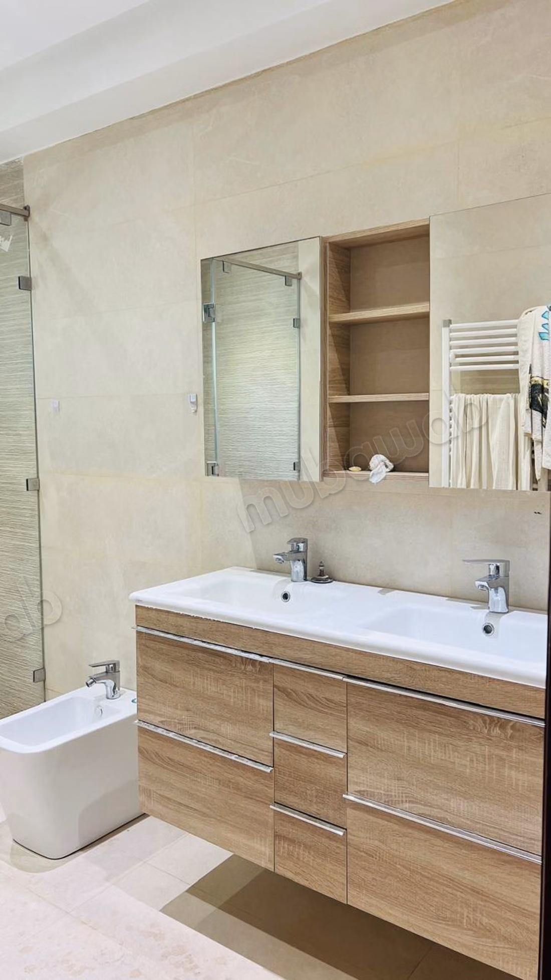 Hermoso apartamento en alquiler en Haut Agdal. 3 habitaciones grandes. Vista excepcional al mar, calefacción central