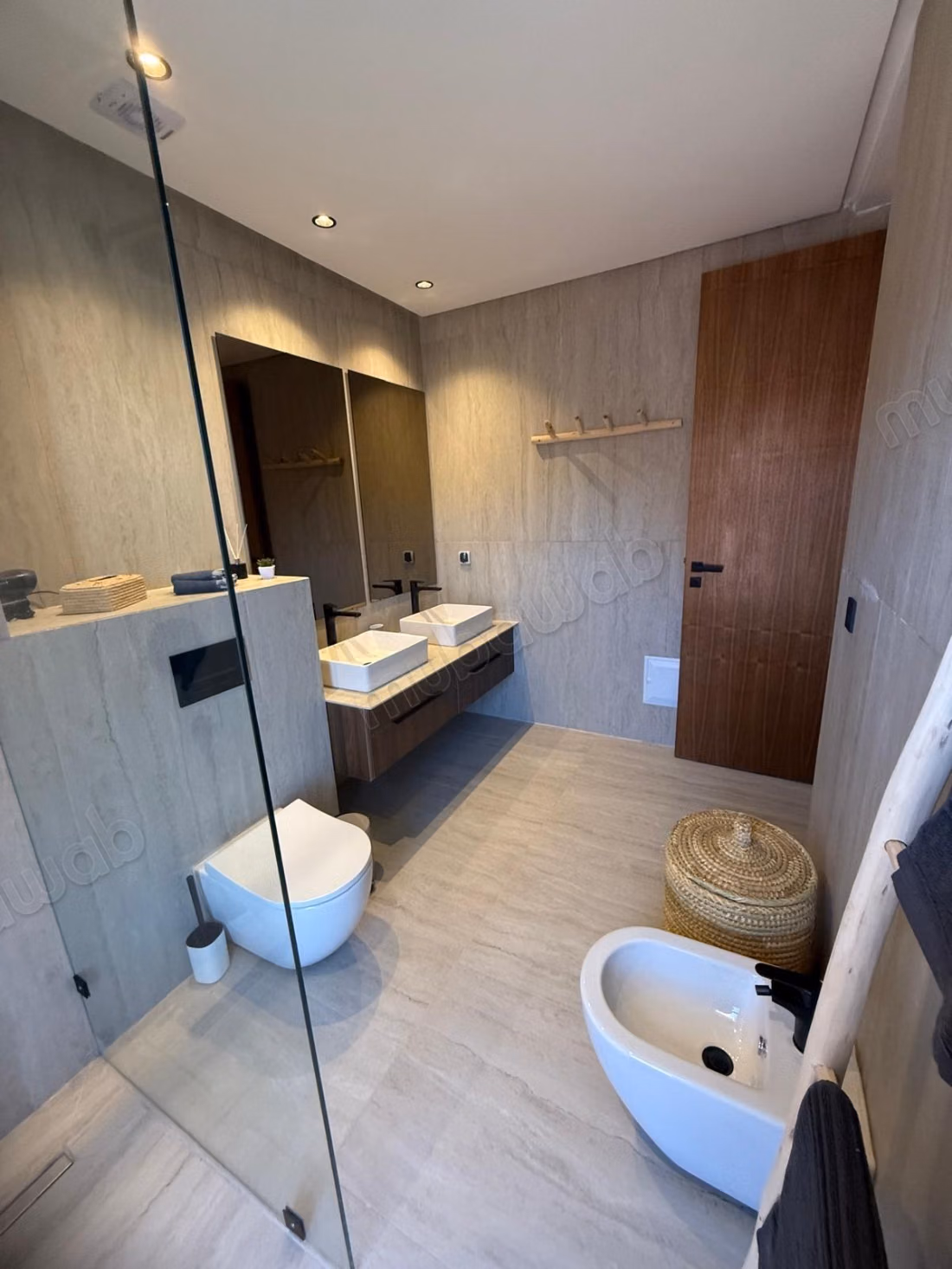 Villa meublée avec piscine – 500 m² de terrain, 250 m² habitables, 2 suites  
2 chambres – Route de l'Ourika km 10