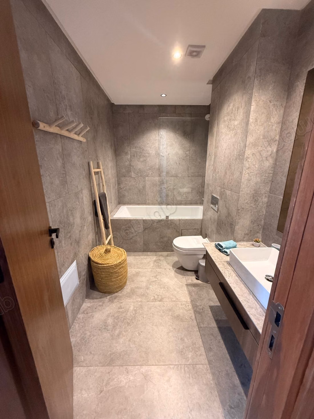 Villa meublée avec piscine – 500 m² de terrain, 250 m² habitables, 2 suites  
2 chambres – Route de l'Ourika km 10