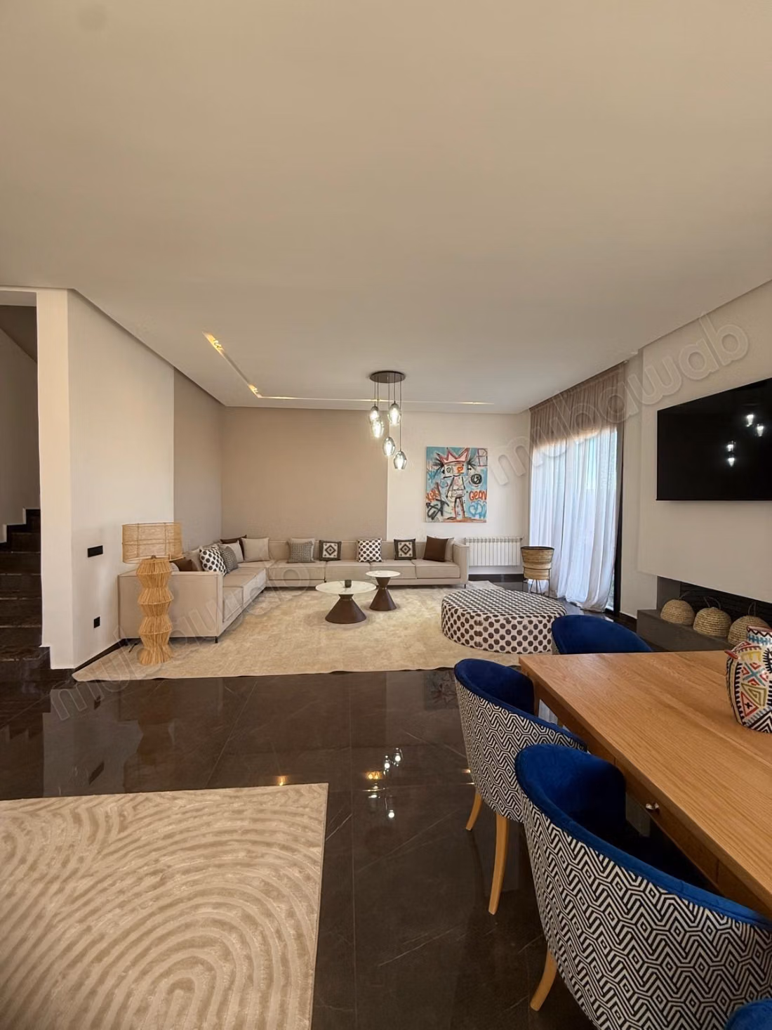 Villa meublée avec piscine – 500 m² de terrain, 250 m² habitables, 2 suites  
2 chambres – Route de l'Ourika km 10