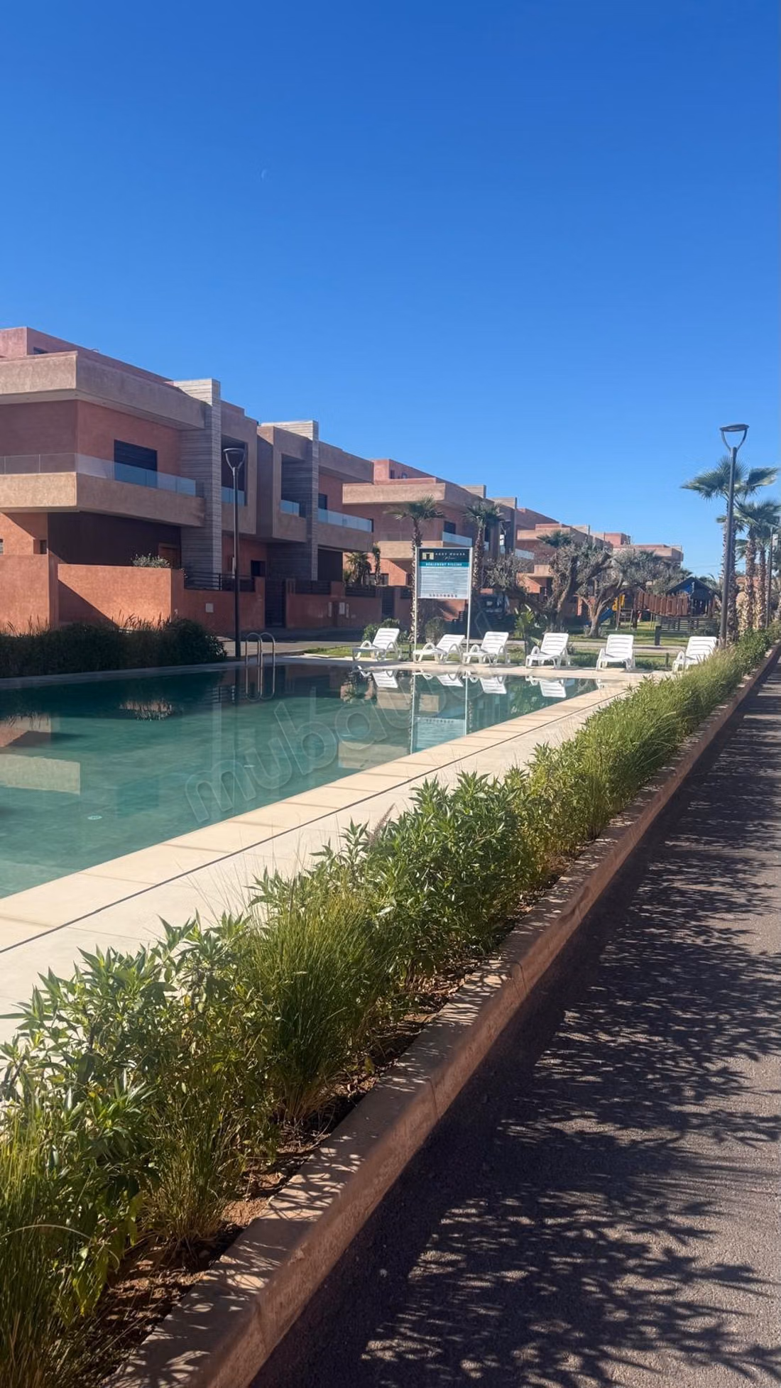 Villa meublée avec piscine – 500 m² de terrain, 250 m² habitables, 2 suites  
2 chambres – Route de l'Ourika km 10