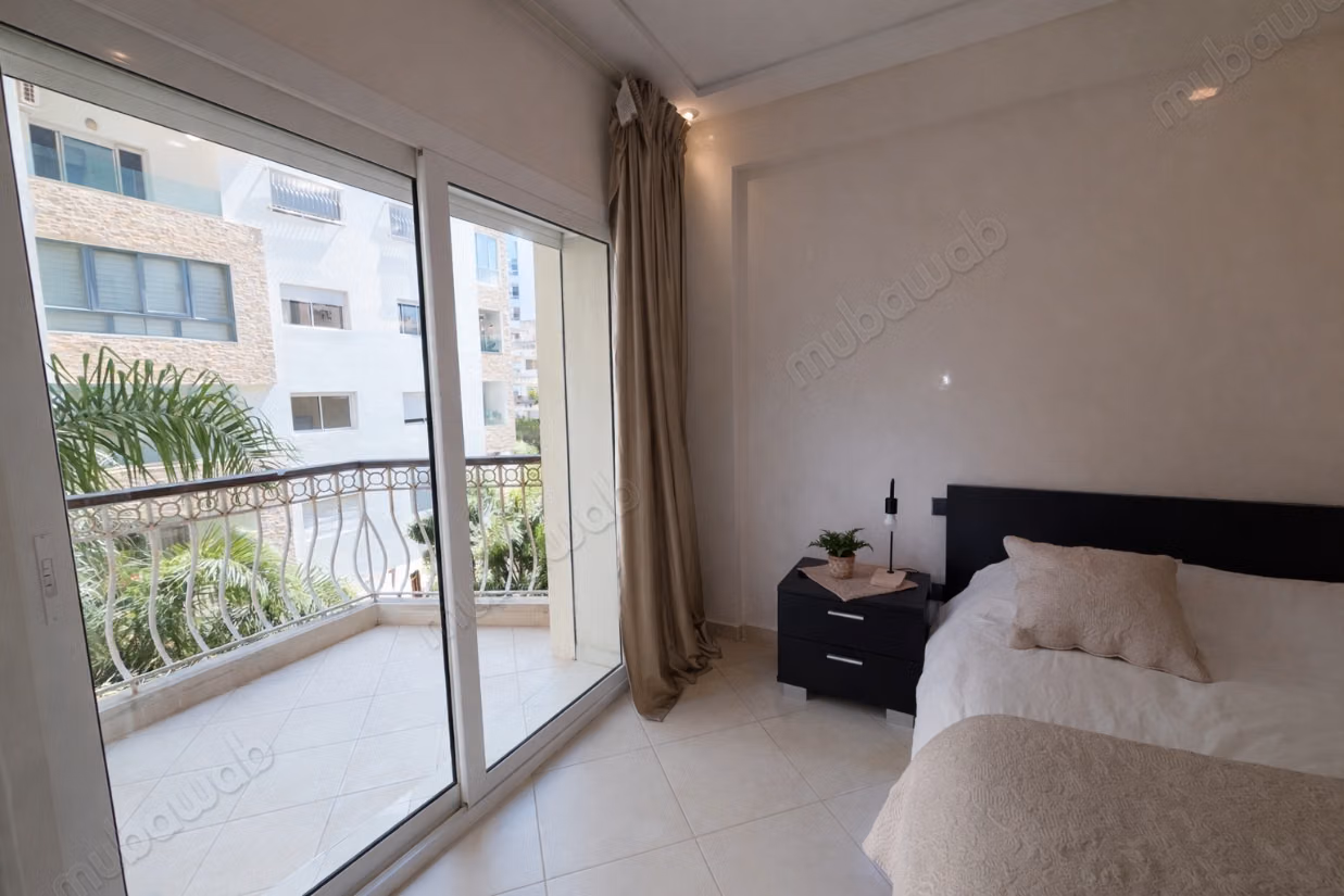 Superbe appartement à louer en Centre. 
Surface totale 130 m². 
Meublé
