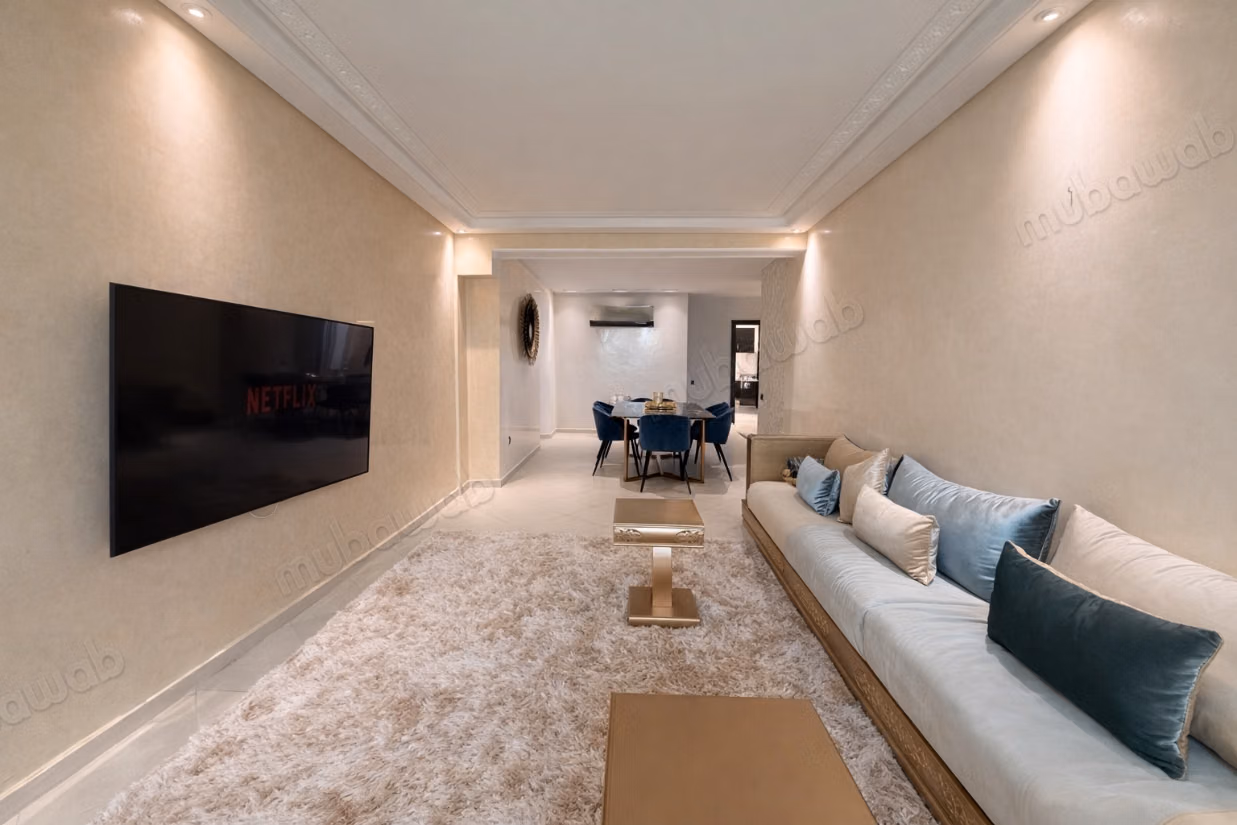 Superbe appartement à louer en Centre. 
Surface totale 130 m². 
Meublé