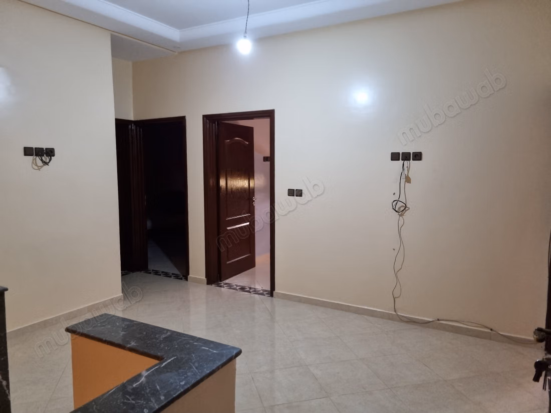 Maison à vendre à Béni Mellal. 
14 pièces confortables. 
Grand balcon